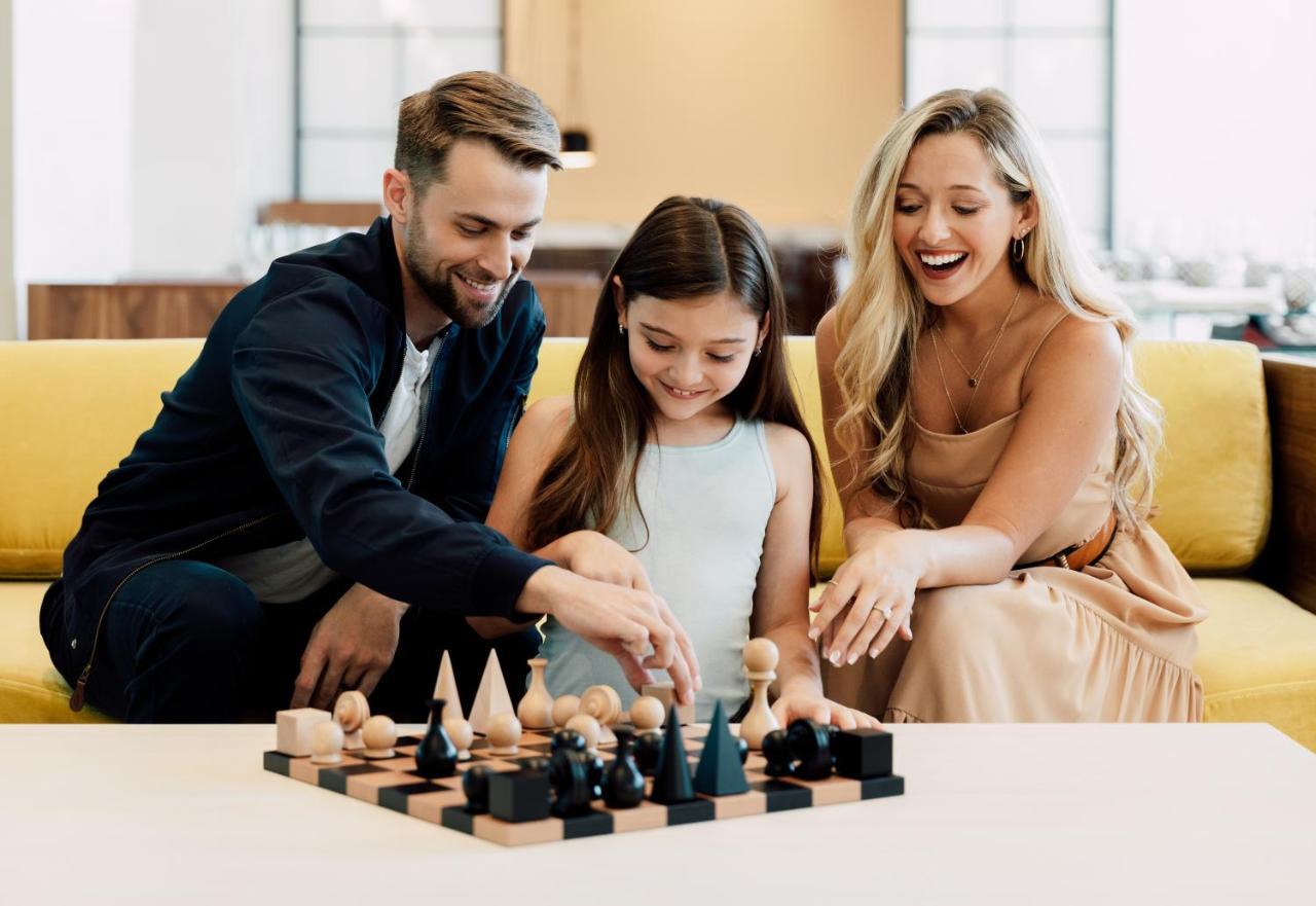 Ette Luxury Hotel & Spa Four Corners Екстериор снимка A family playing chess