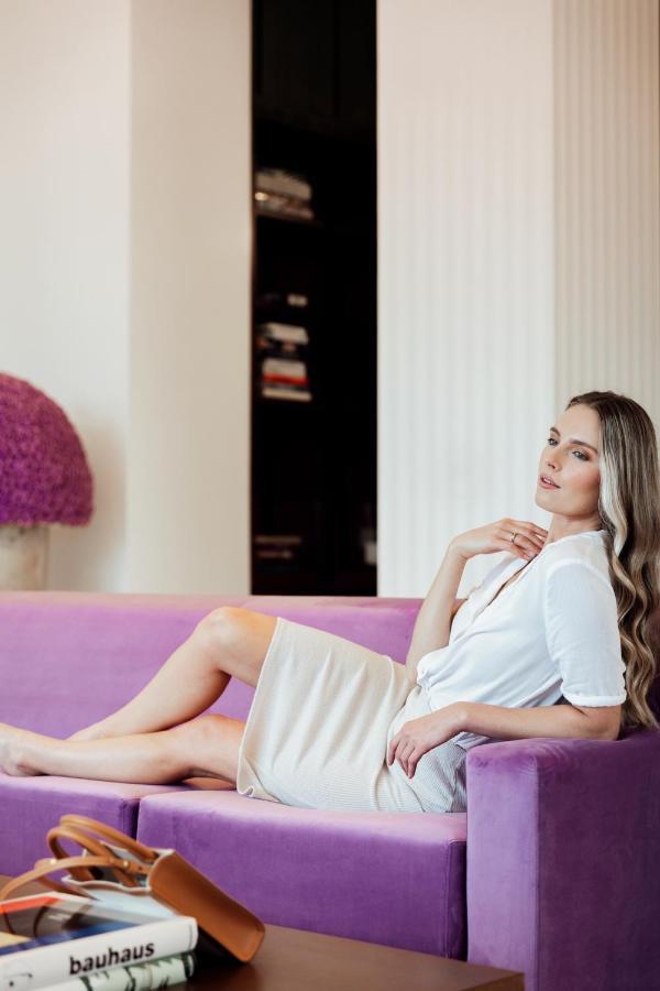Ette Luxury Hotel & Spa Four Corners Екстериор снимка A woman relaxing on a sofa