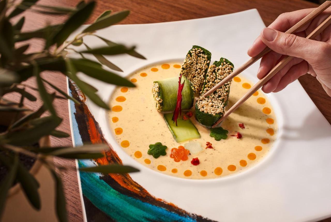 Ette Luxury Hotel & Spa Four Corners Екстериор снимка A bowl of Thai soup with sesame-coated tofu