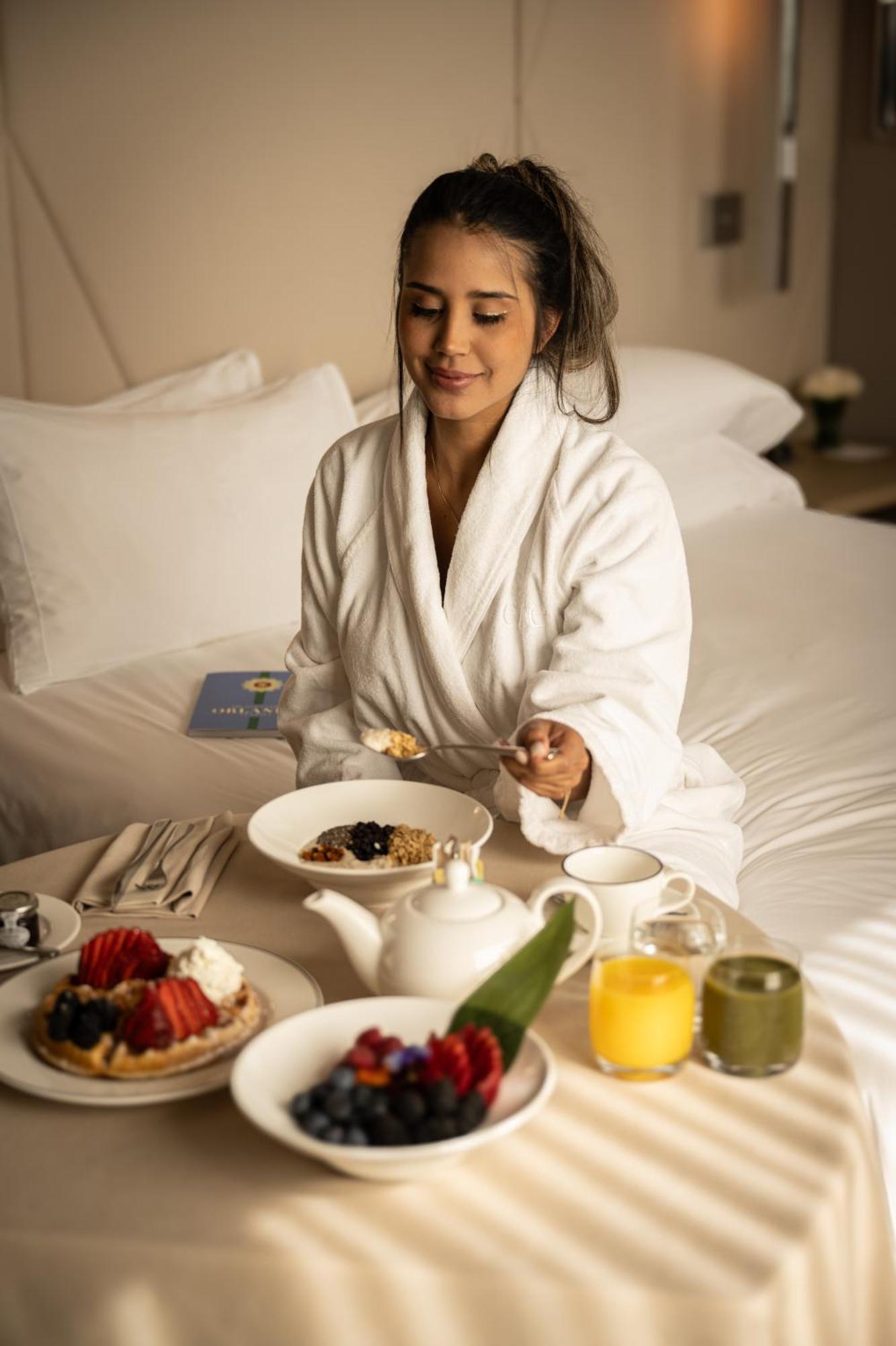 Ette Luxury Hotel & Spa Four Corners Екстериор снимка A woman wearing a bathrobe